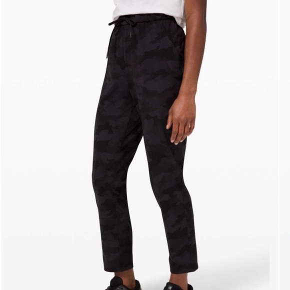 Lululemon Keep Moving camo Pant size 4 - Picture 2 of 13